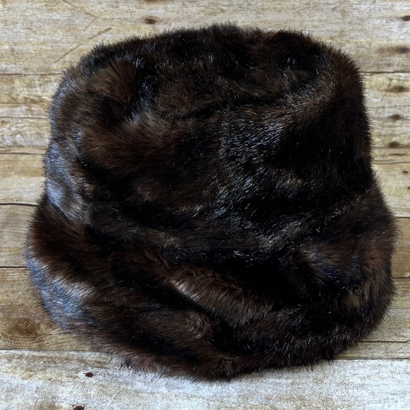 Luxurious One Size Womens Brown Fur Hat - Picture 9 of 11